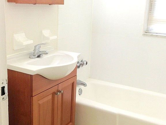 5th image of 226 Lincoln Ave APT 21