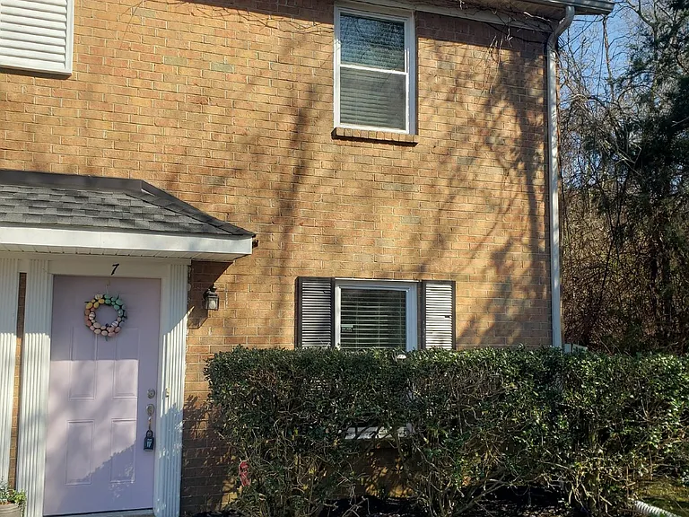 736 E Northfield Blvd #7 — Photo 1