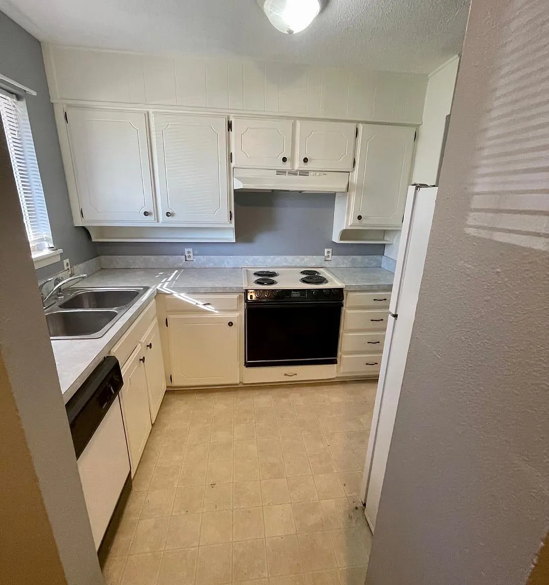 2 bed, 1.5 bath, 974 sqft, $1,050 — Photo 4