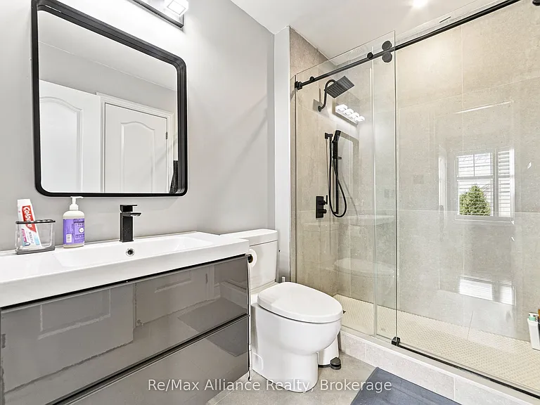 2404 Rideau Dr — Photo 24