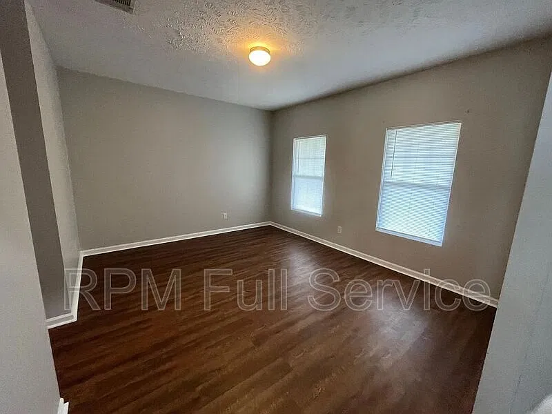4 bed, 3.0 bath, 3100 sqft, $3,600 — Photo 2