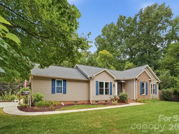 121 Oak St, Belmont, NC 28012