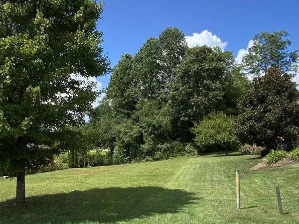 105 Triple Fairways Dr #23, Hendersonville, NC 28739