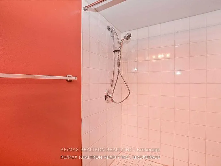 2 Callahan Rd #LOWER — Photo 11