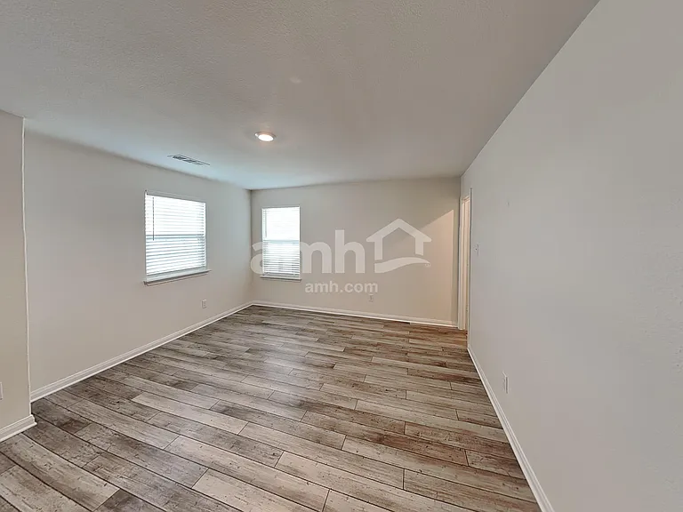 1126 Treeta Trl — Photo 18