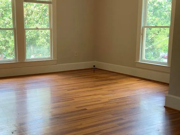 220 E Vermont Ave — Photo 3