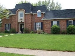 240 Finsbury Ln, Troy, OH 45373