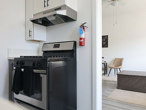 5th image of 608 S Westlake Ave APT 302