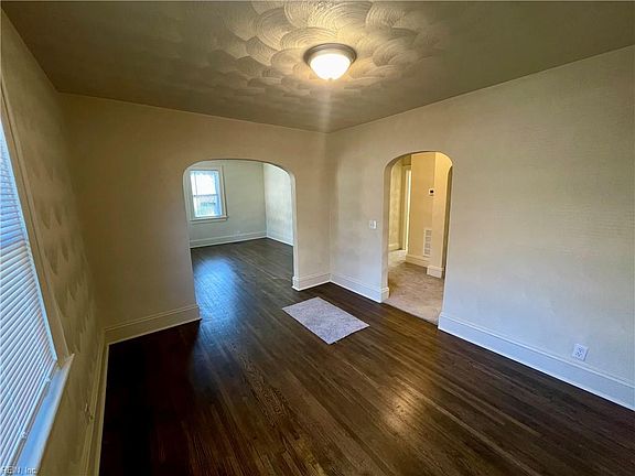 5th image of 4307 Griffin St