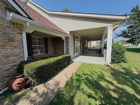 2nd image of 2617 Woodhollow Trl