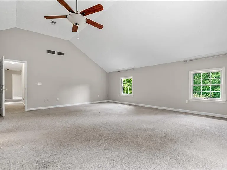 4752 Forest Glen Ct NE — Photo 18