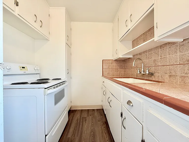 420 S 7th St #6 — Photo 8
