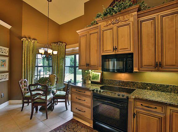 5th image of 785 Cobblestone Way