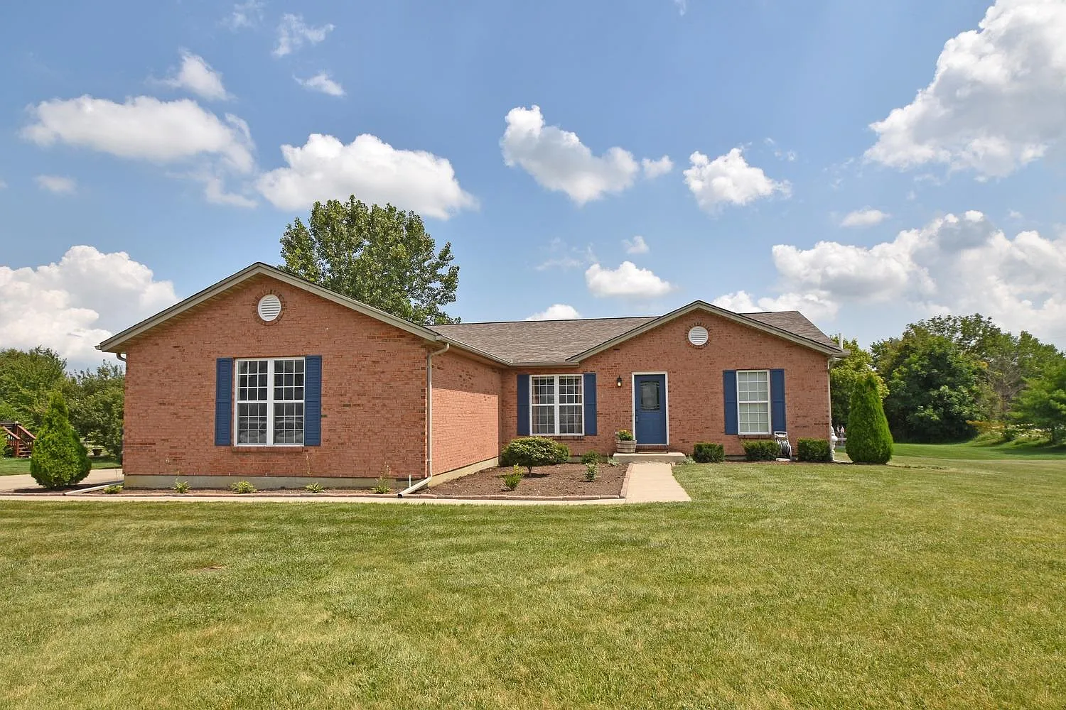 6960 Woodland View Dr photo 1