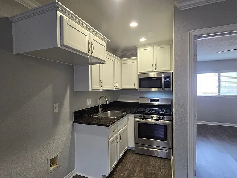 California Palms Apartments — Photo 41