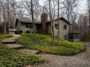 46025 Mather Ln, Chagrin Falls, OH 44022