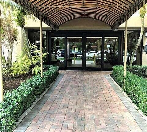 5th image of 220 Lakeview Drive #209