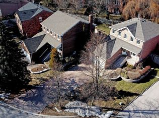 19 Berkeley Ct, Markham, ON L3R6M4