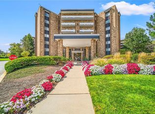 2202 Acacia Park Dr APT 2420, Lyndhurst, OH 44124