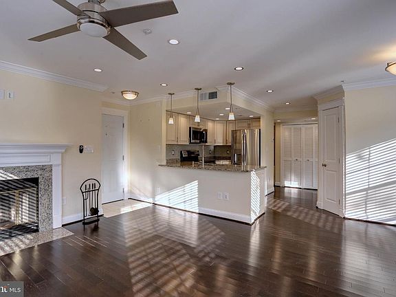 3rd image of 1101 Baybury Ct Unit 6-101