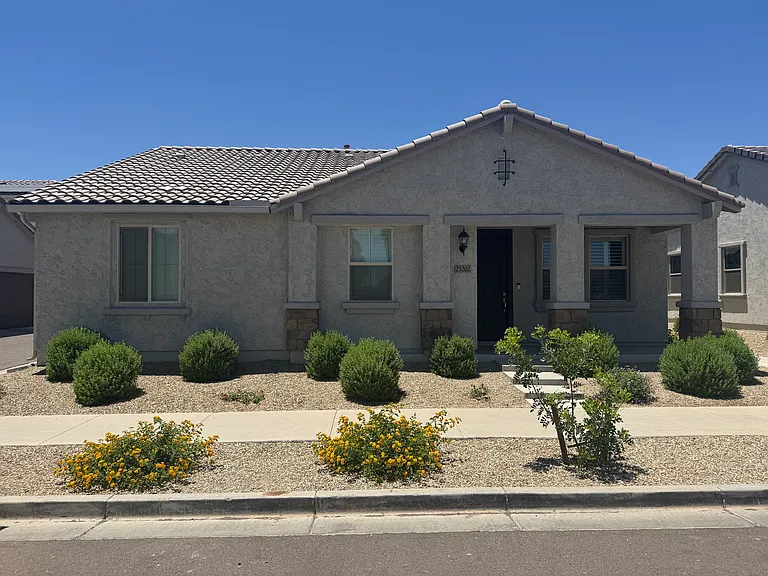 25202 N 142nd Dr — Photo 2