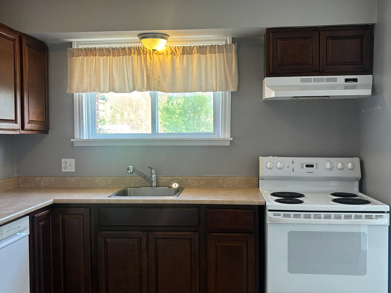152 Hampton Green Dartmouth — Photo 3