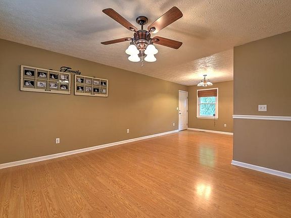 3rd image of 496 W Valley Dr
