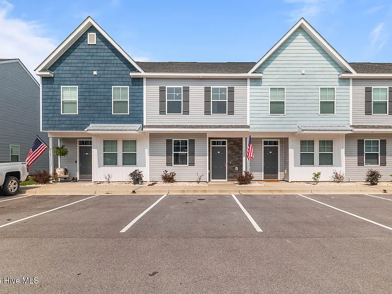 327 Starfish Ln — Photo 4