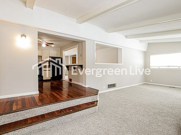 4th image of 6 Deerhill Ln
