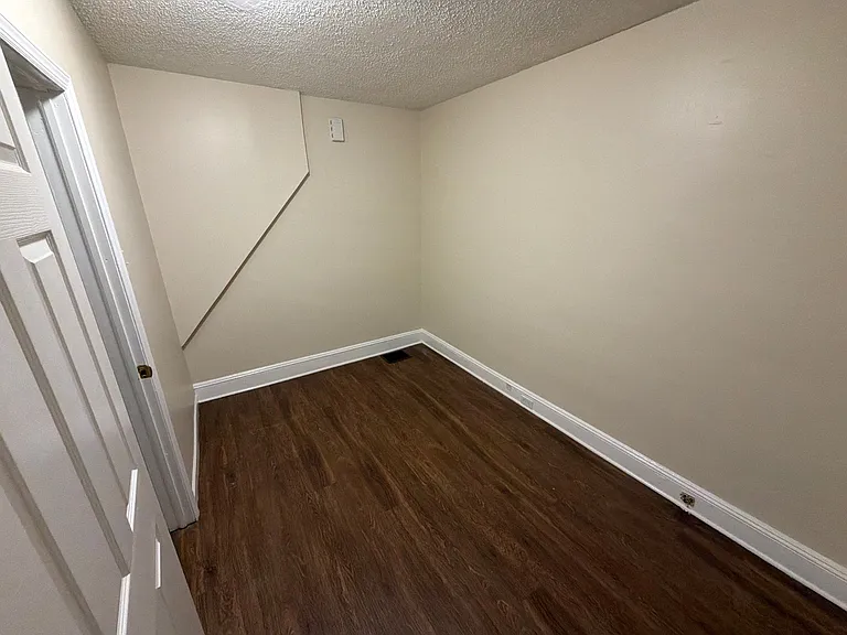 114 Smith Ave — Photo 14