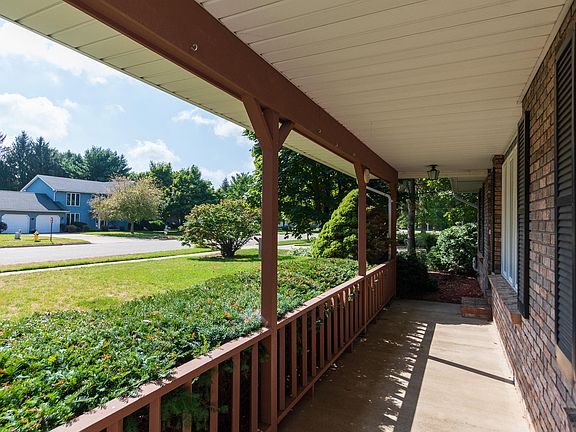 3rd image of 6070 Baywood Dr