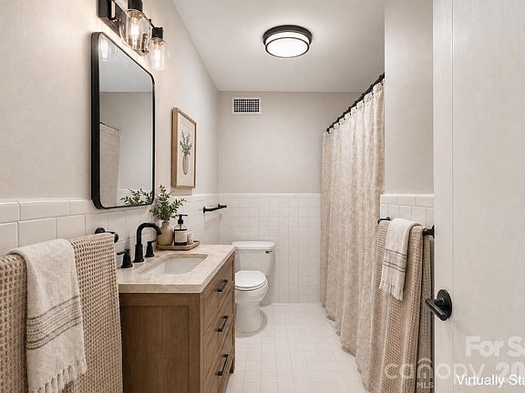 4th image of 1300 Queens Rd Unit 402