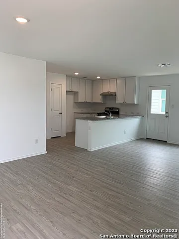3 bed, 2.0 bath, 1129 sqft, $1,625 — Photo 2