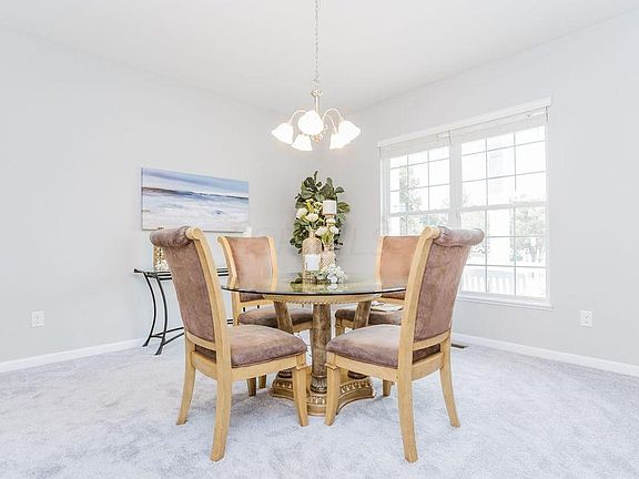 3rd image of 2963 Deverell Dr