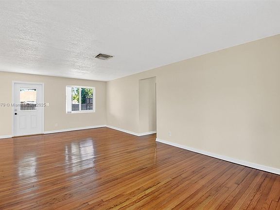 5th image of 4061 Nova Ln
