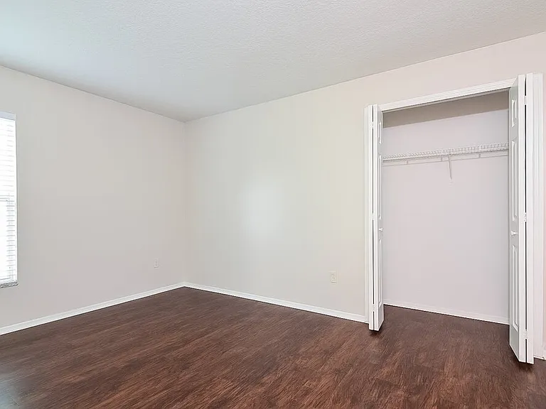 1070 Corkwood Dr — Photo 11