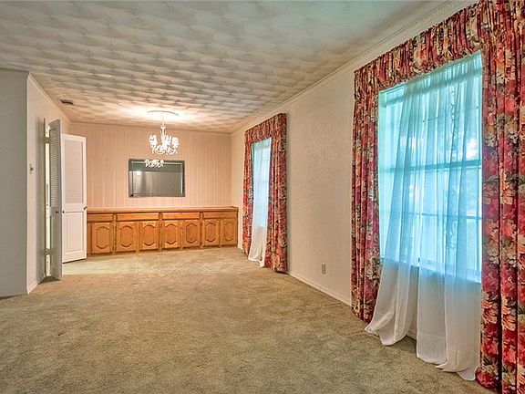 2nd image of 1720 Shady Glen Ln