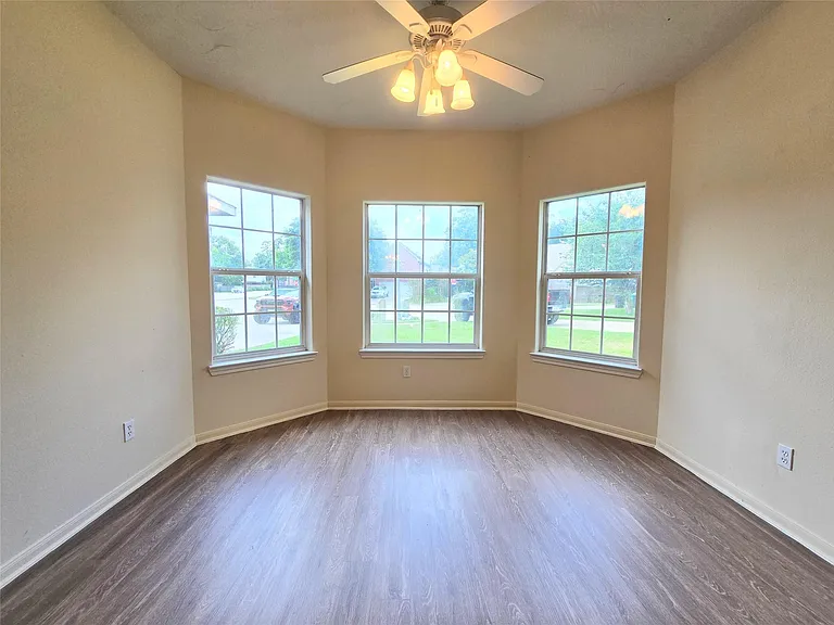 802 Marksey Ct — Photo 11