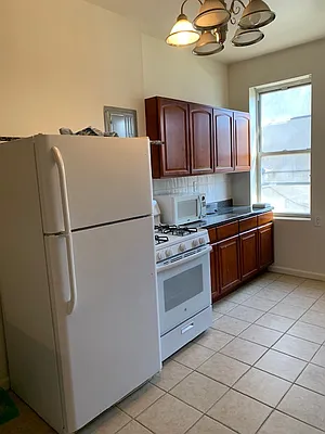 Rented by City Express Realty & Management Corp | media 9