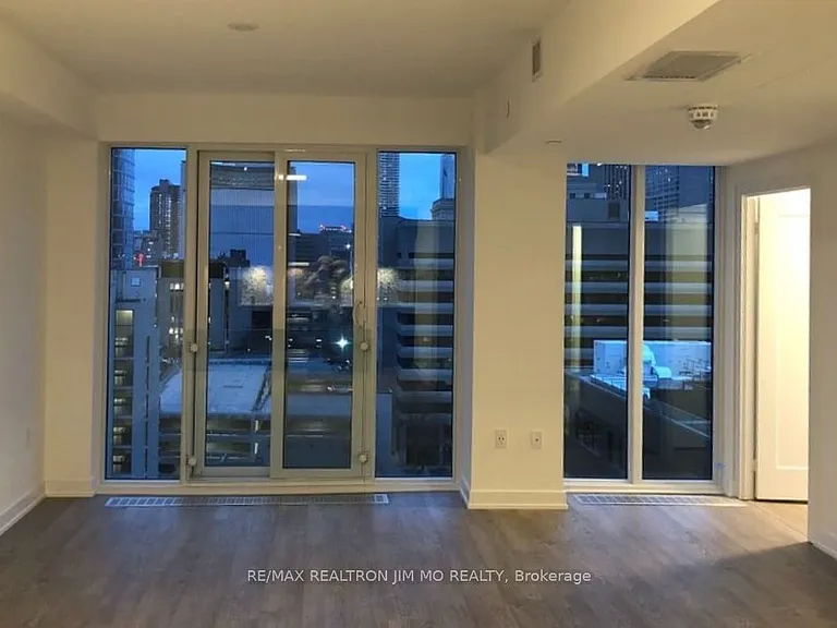50 McCaul St #1212 — Photo 6