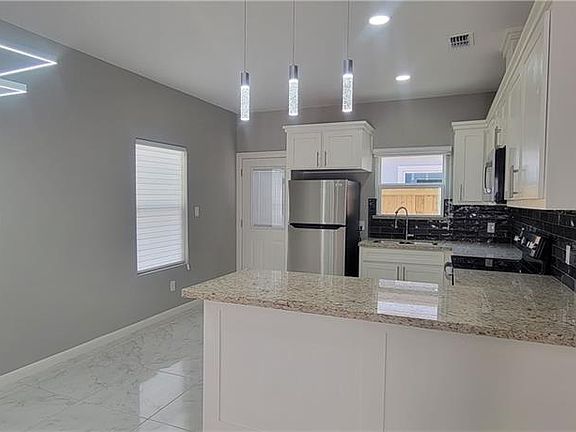 3rd image of 1018 N Blair Ave #2