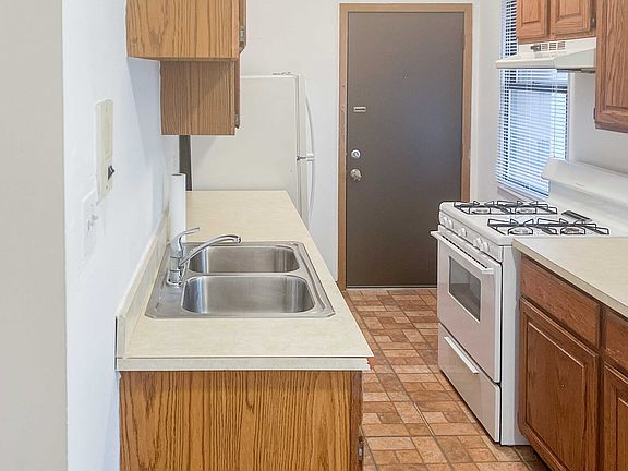 2nd image of 636 W Melrose St #1