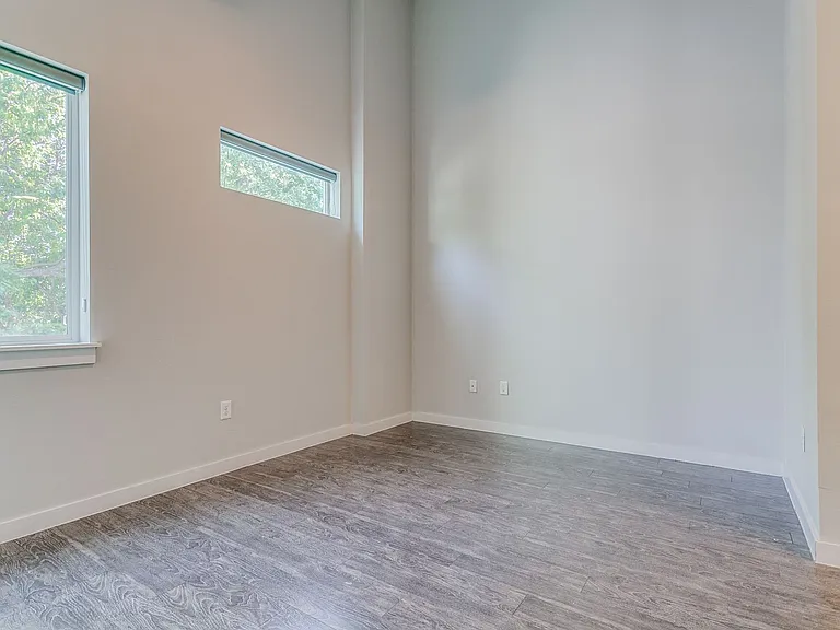 330 Clay St #24 — Photo 18