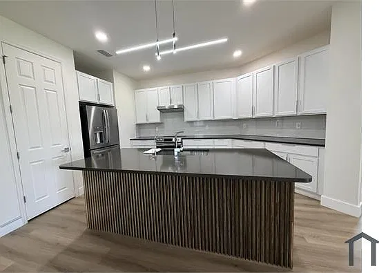 4 bed, 1989 sqft, $3,800 — Photo 2
