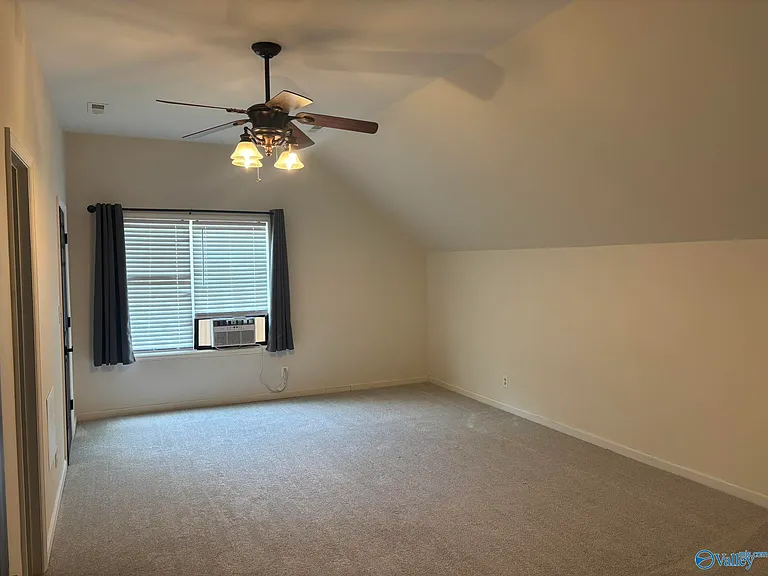 135 Suffolk Dr — Photo 26
