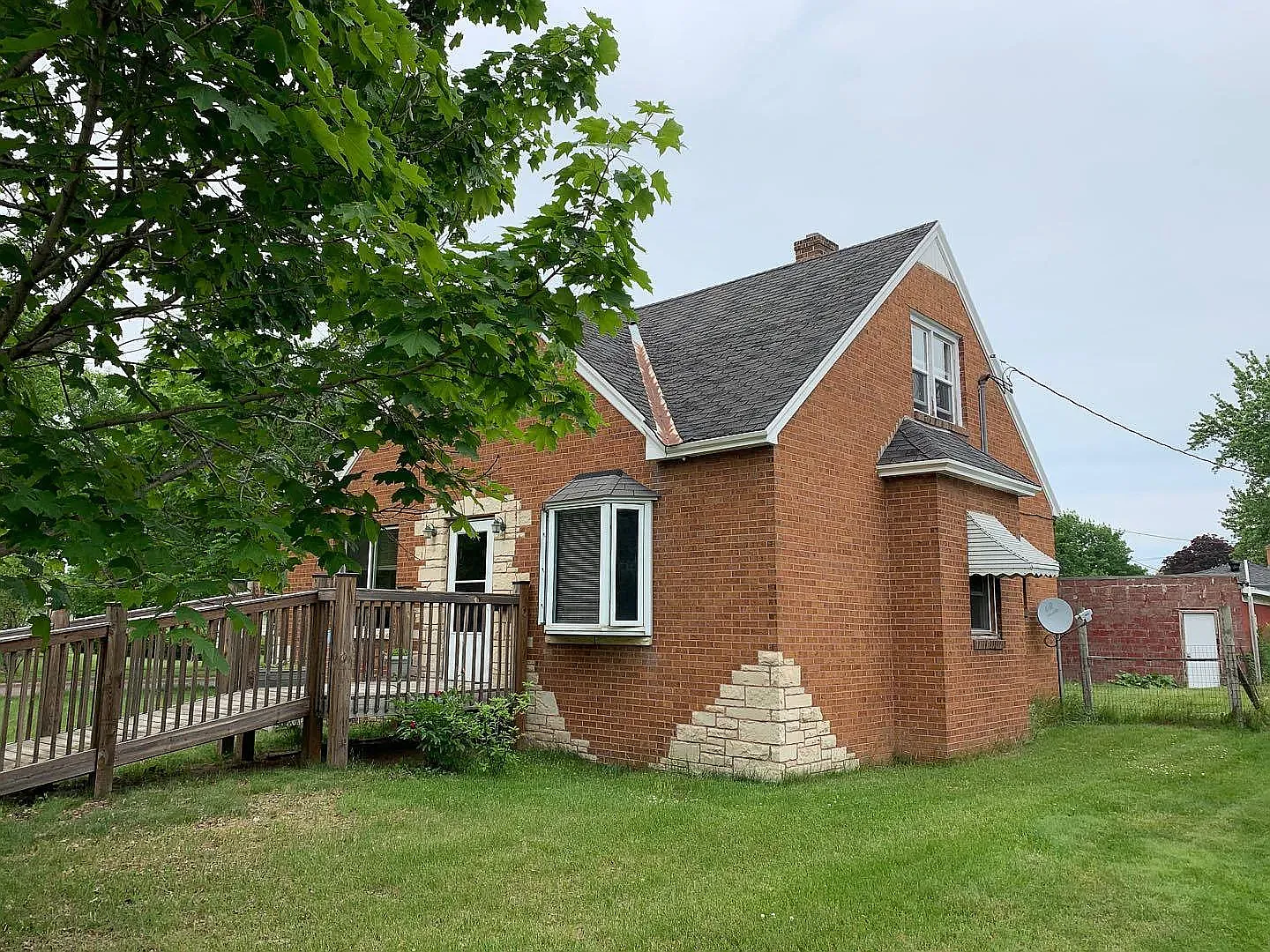 4 bed, 1225 sqft, $1,650 — Photo 1