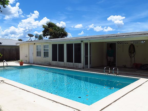 3rd image of 2206 Bragg Ct