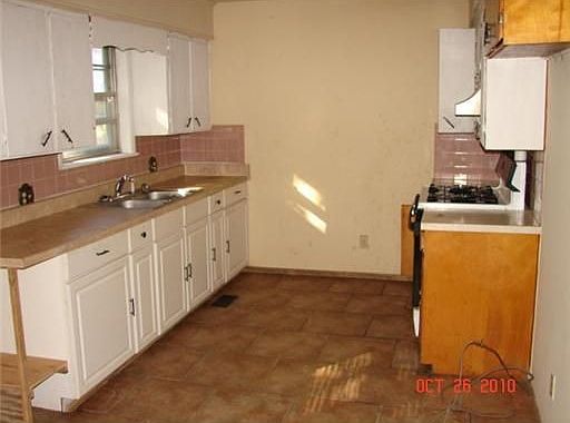 4th image of 1327 S Main St