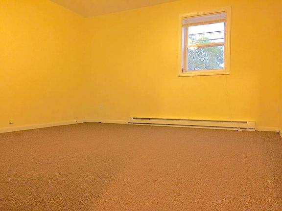 5th image of 188 Balcom Ave #1