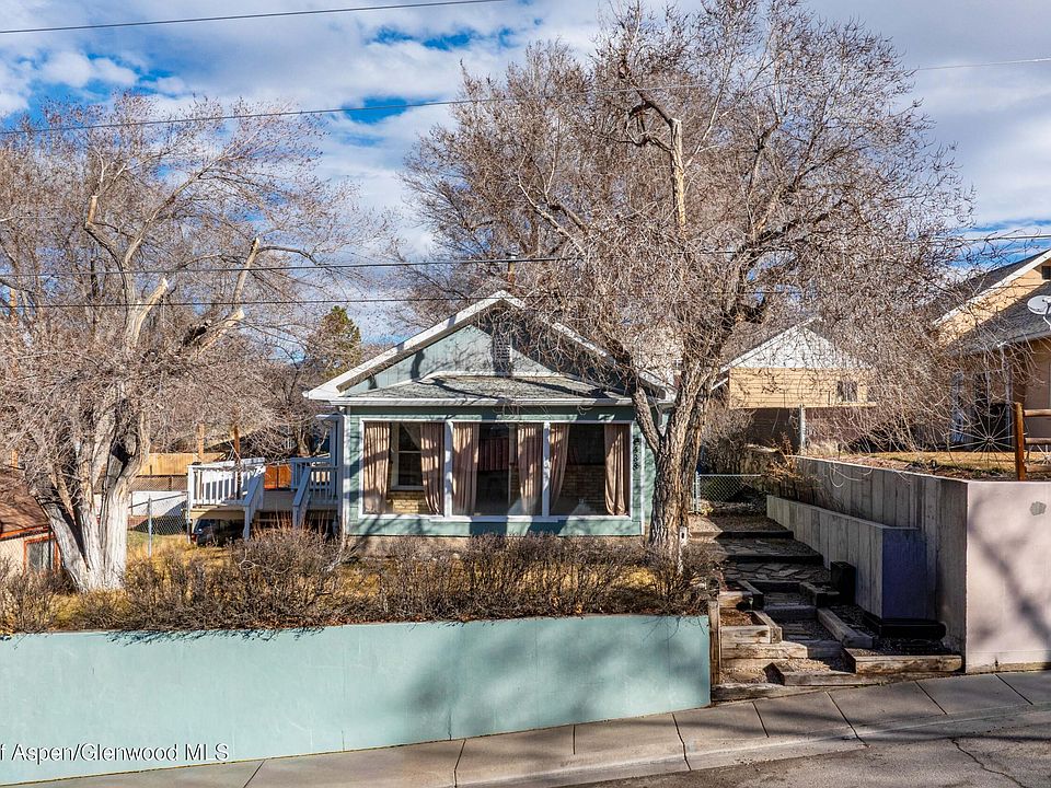 1st image of 438 E 7th St